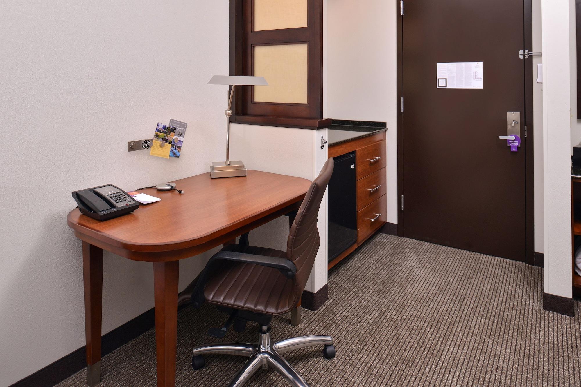 Hyatt Place Garden City Bagian luar foto