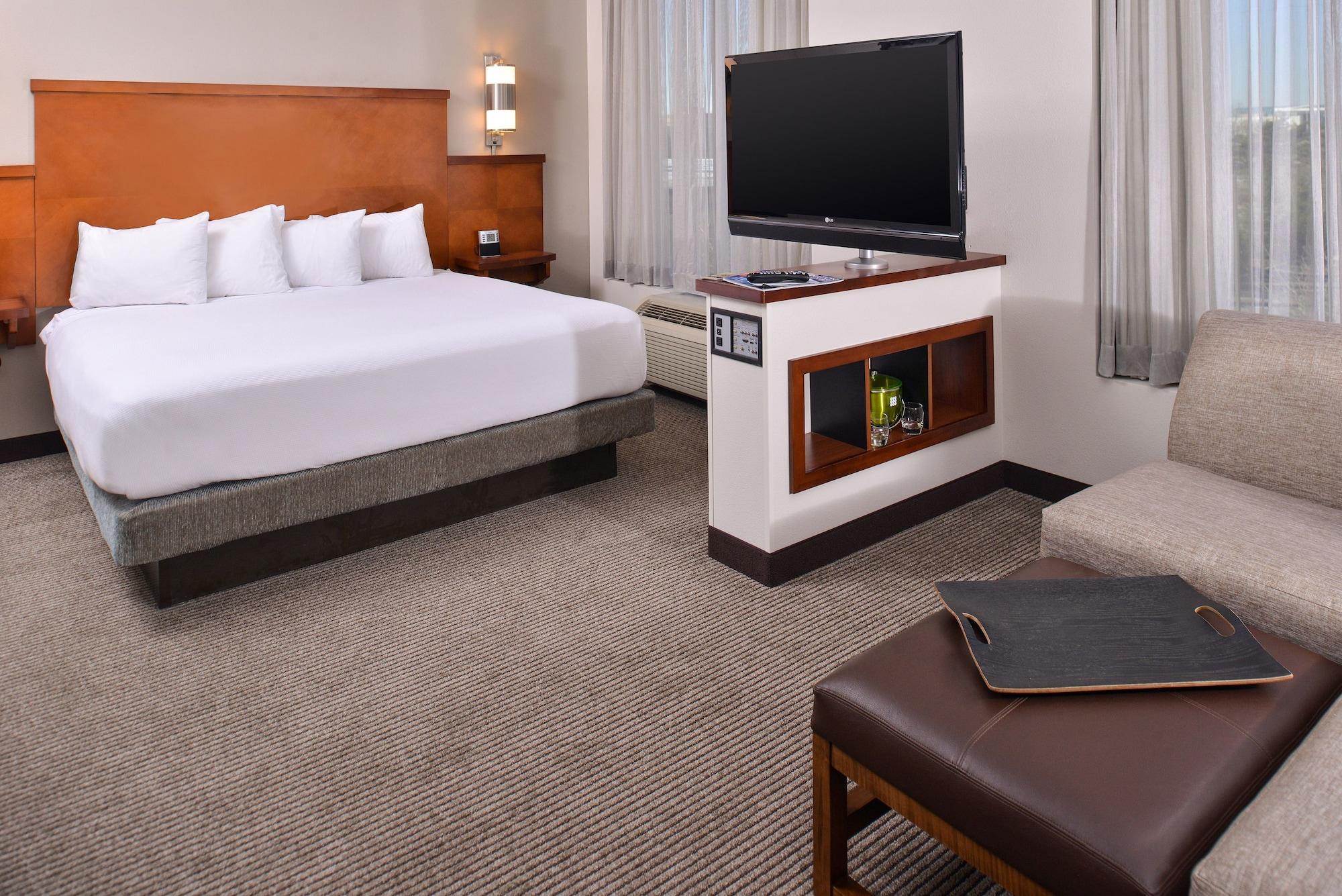 Hyatt Place Garden City Bagian luar foto