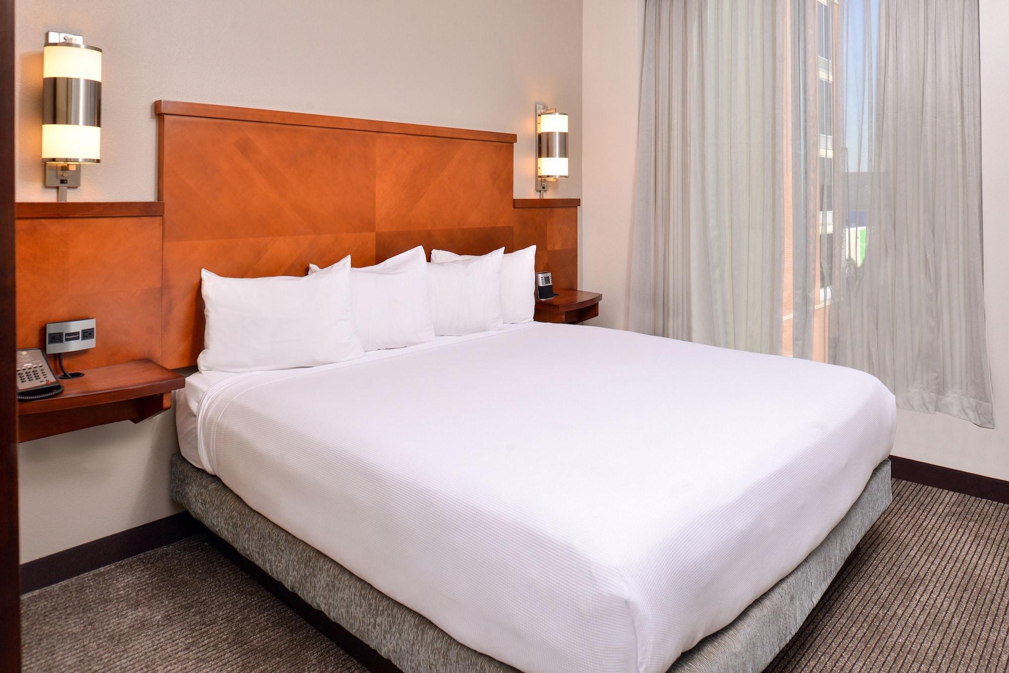 Hyatt Place Garden City Bagian luar foto