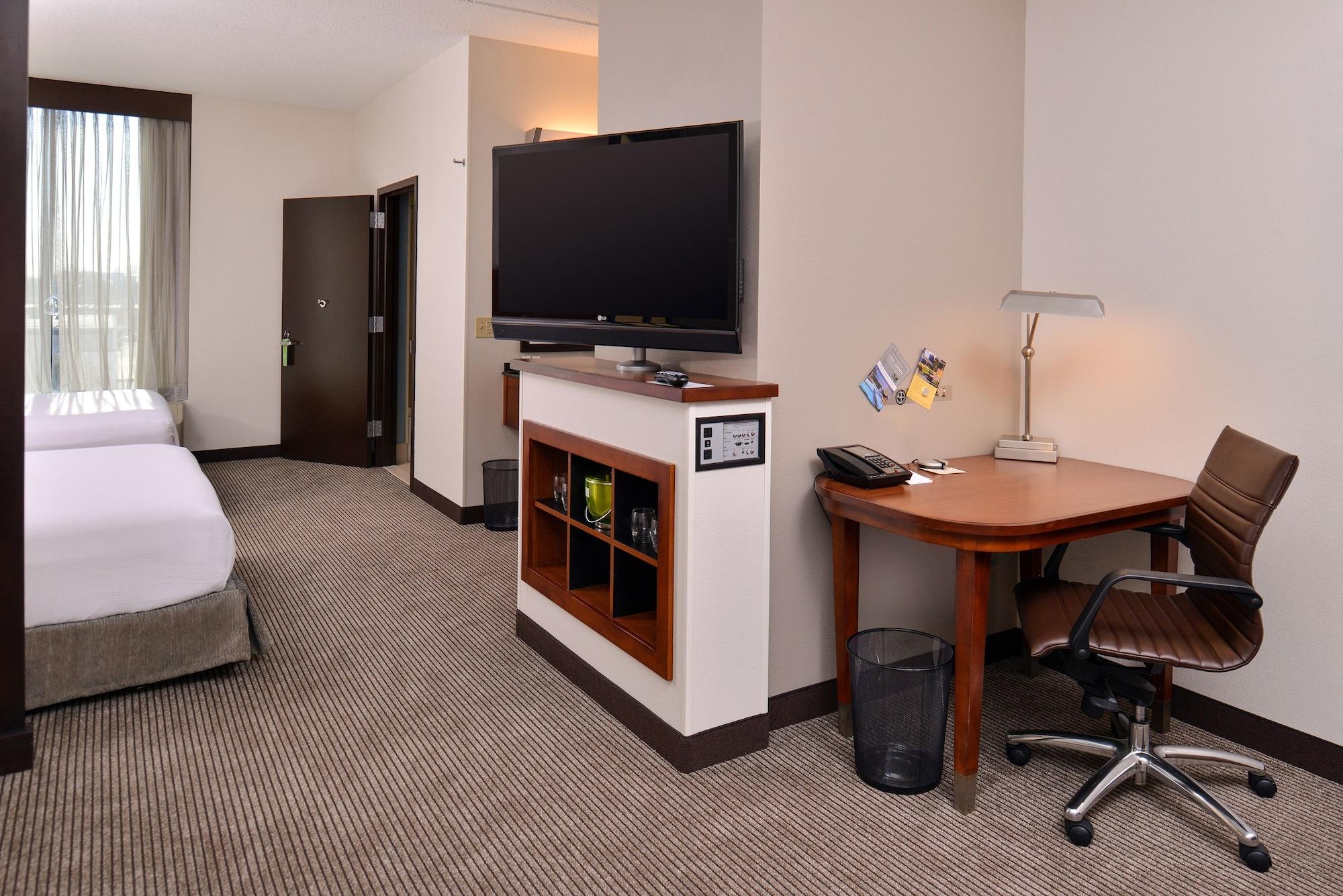 Hyatt Place Garden City Bagian luar foto