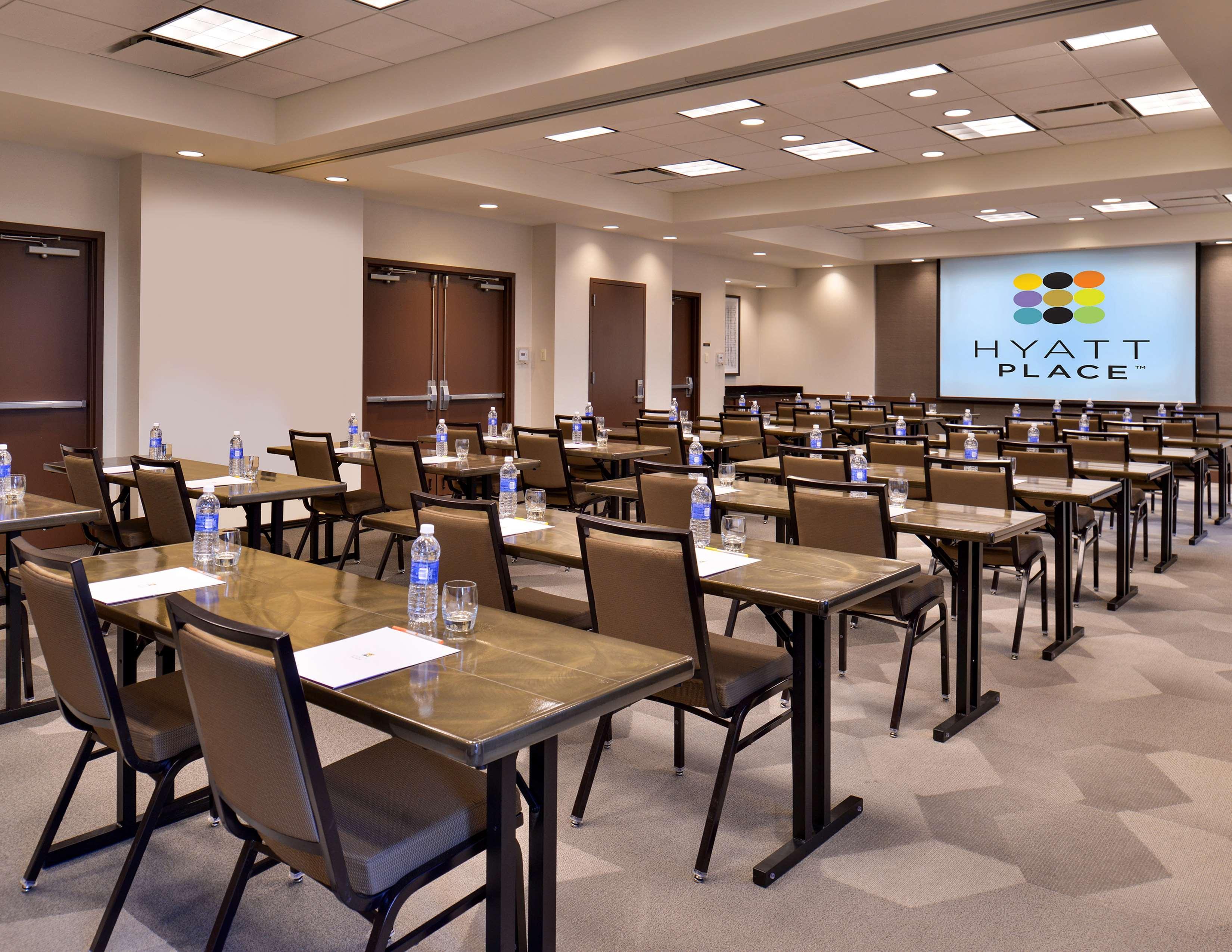 Hyatt Place Garden City Bagian luar foto
