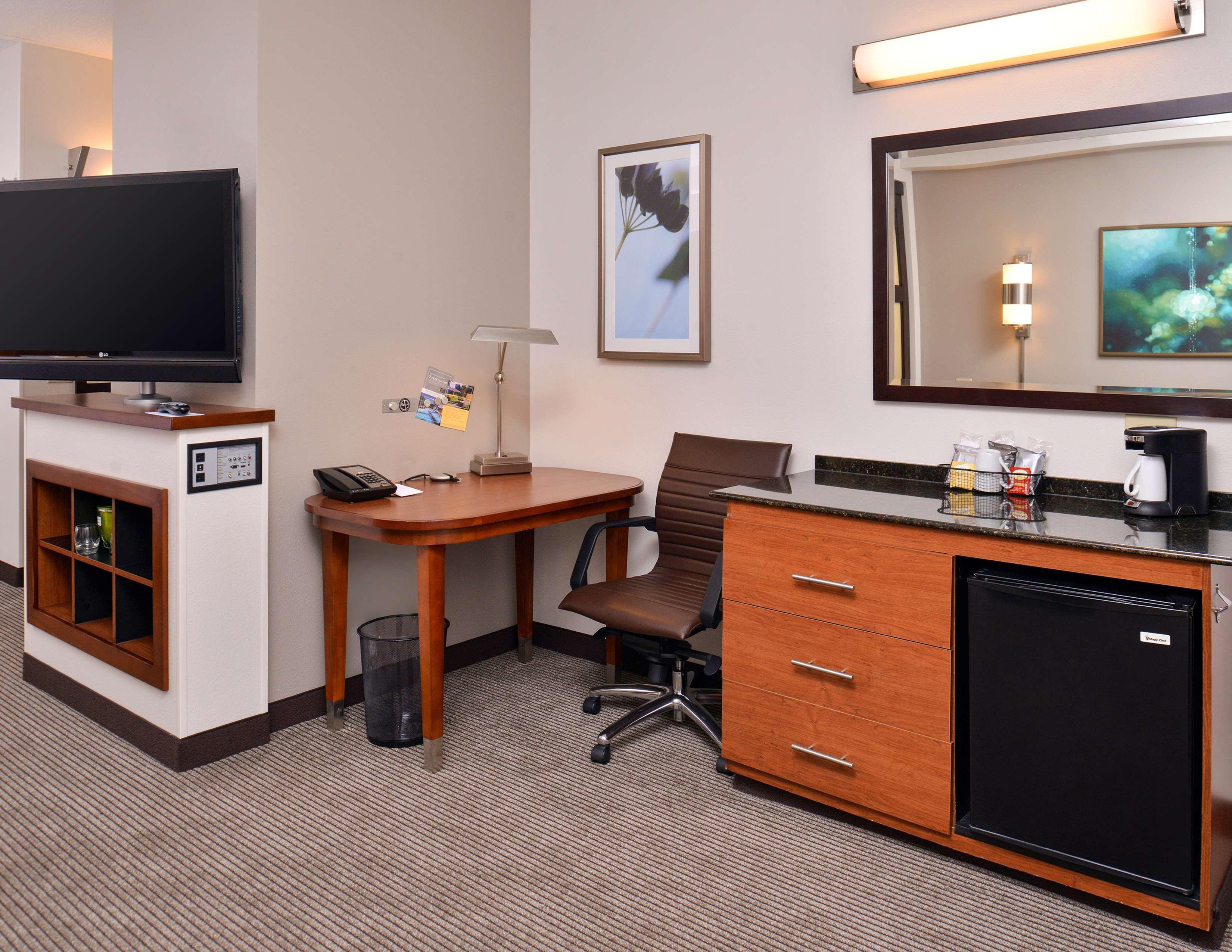 Hyatt Place Garden City Bagian luar foto