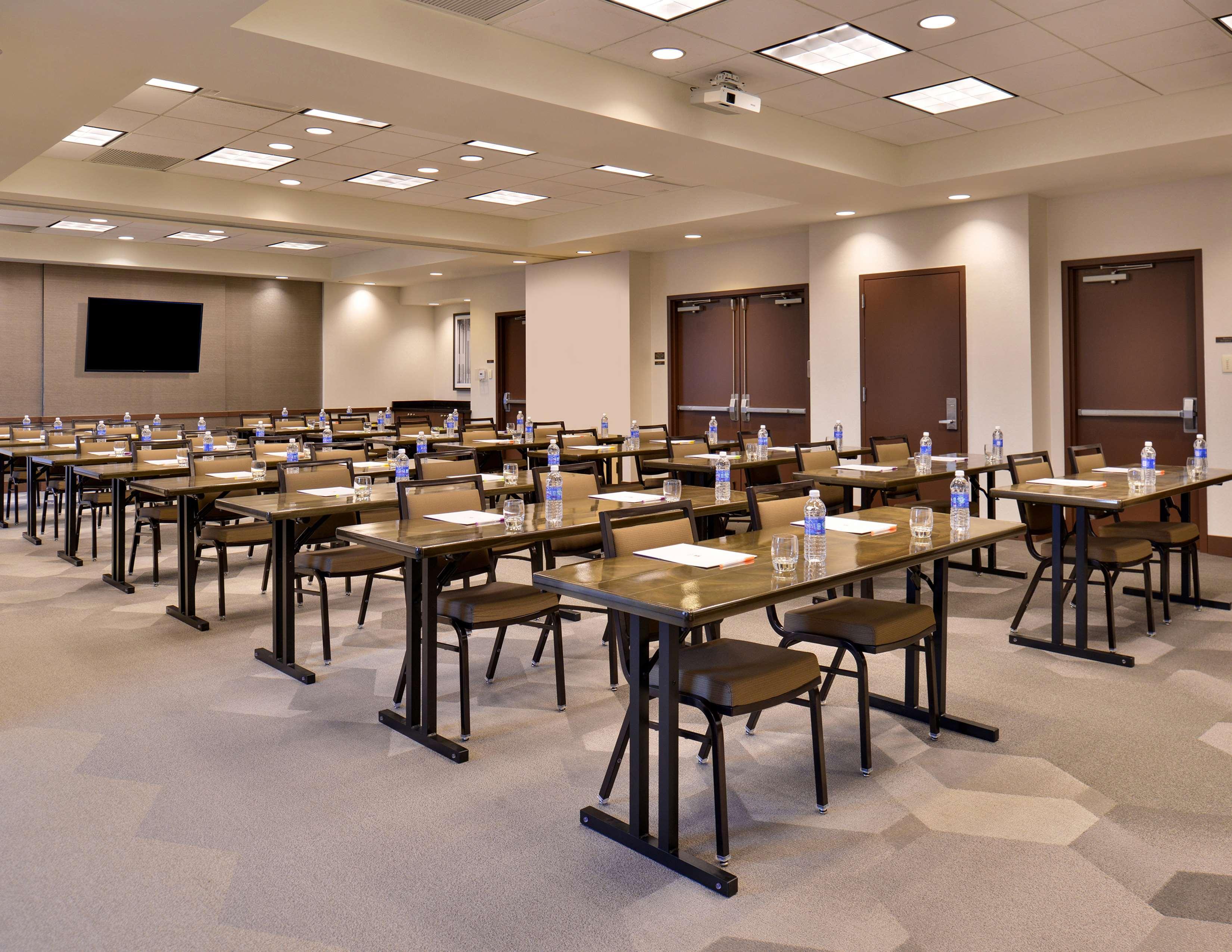 Hyatt Place Garden City Bagian luar foto