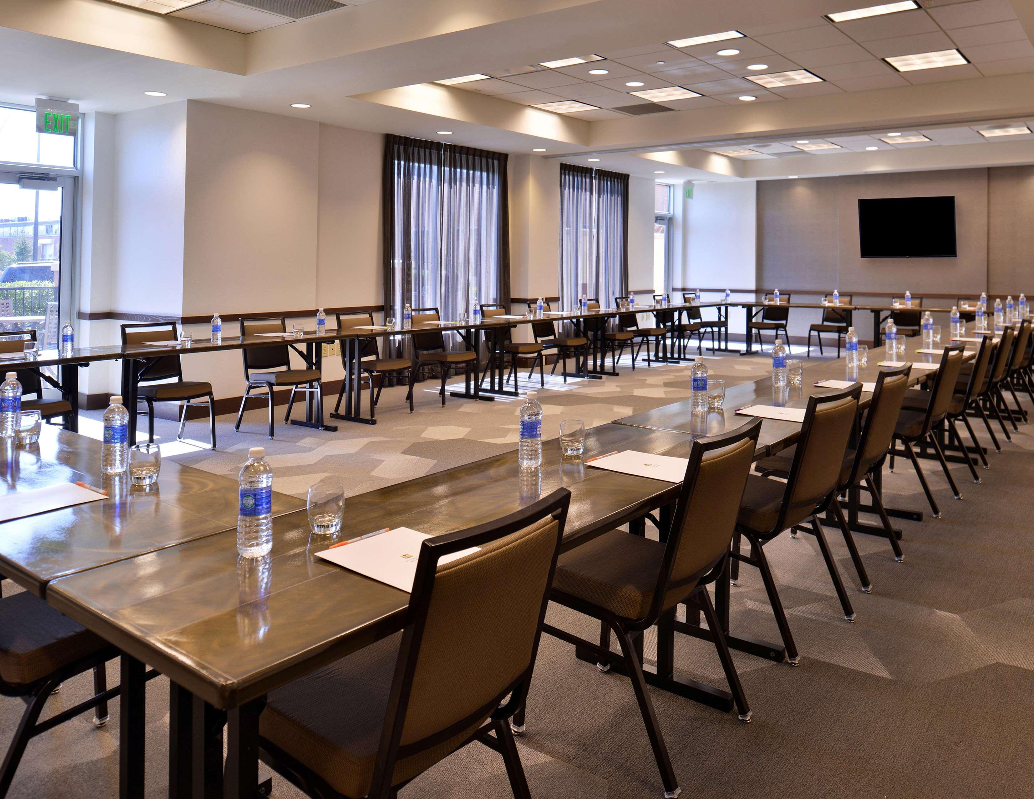 Hyatt Place Garden City Bagian luar foto