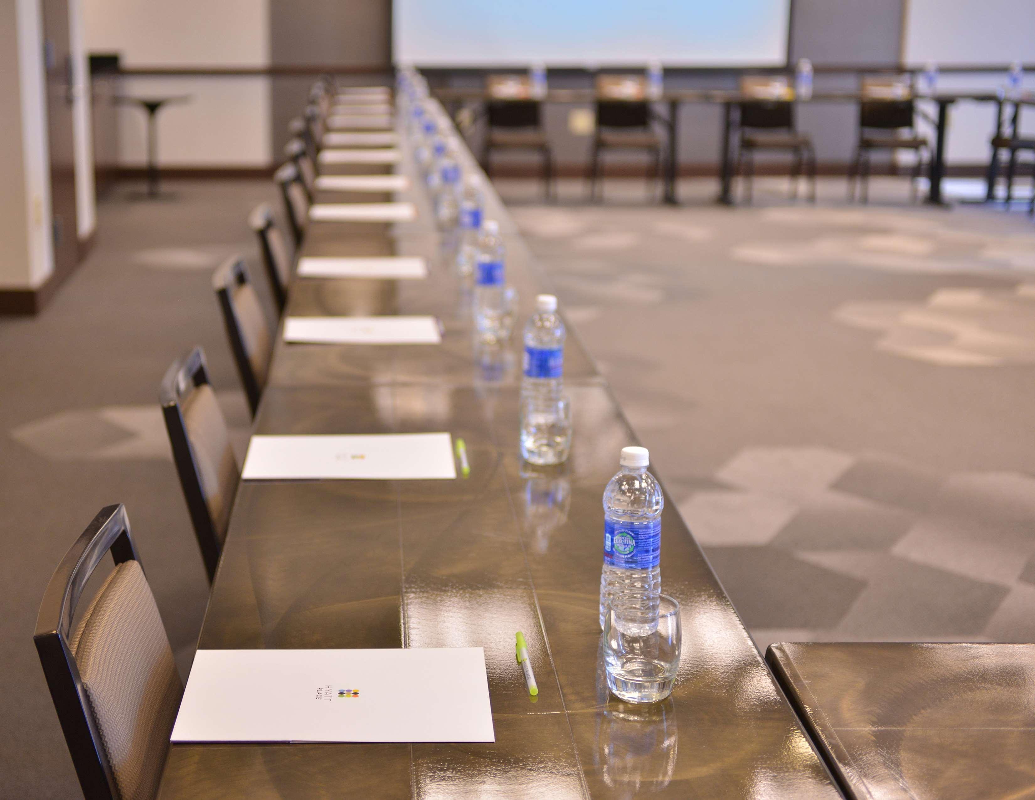 Hyatt Place Garden City Bagian luar foto