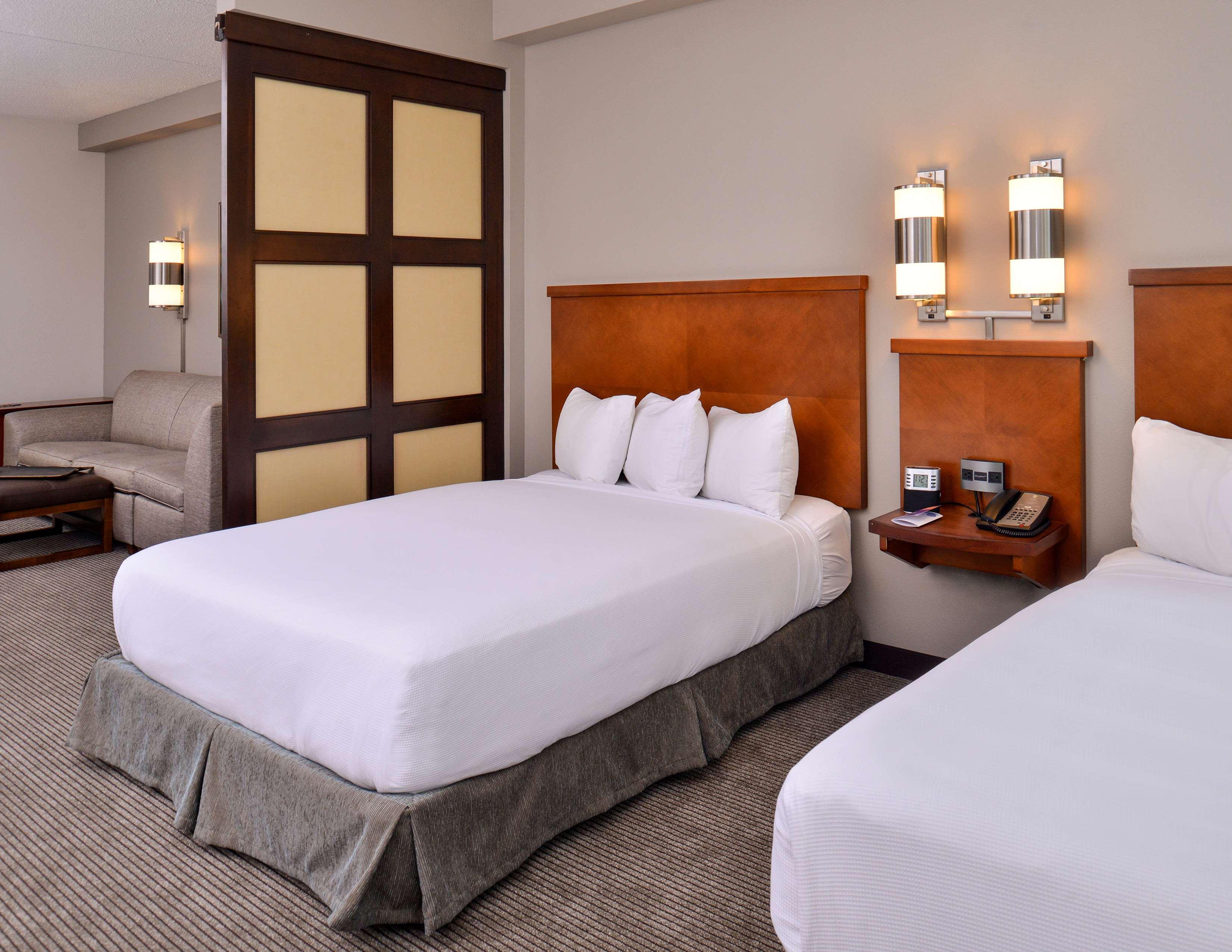 Hyatt Place Garden City Bagian luar foto