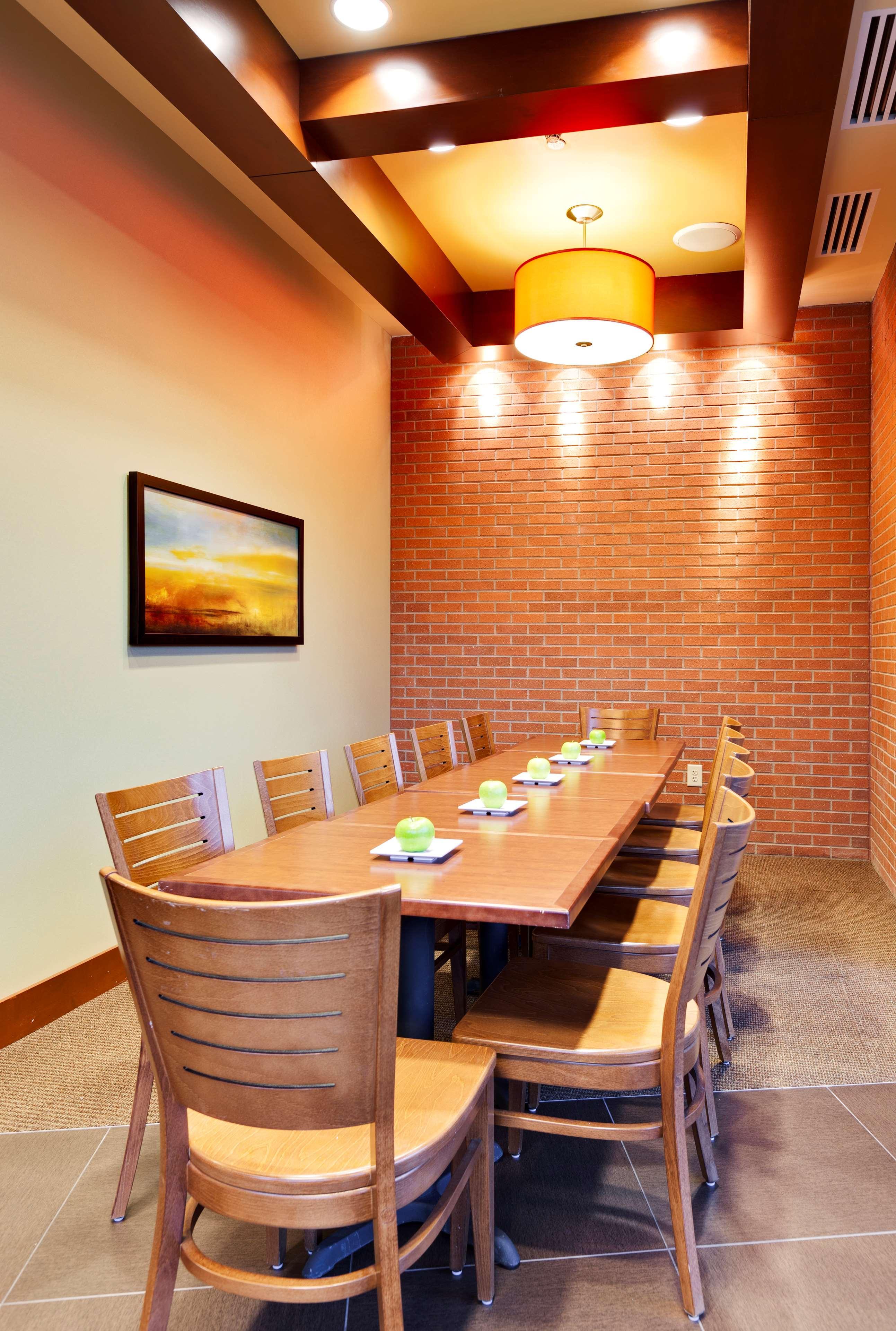 Hyatt Place Garden City Bagian luar foto