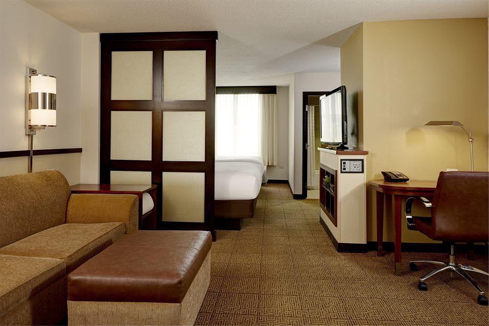 Hyatt Place Garden City Bagian luar foto