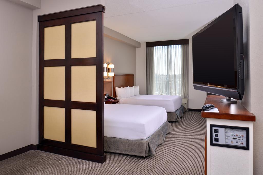 Hyatt Place Garden City Bagian luar foto