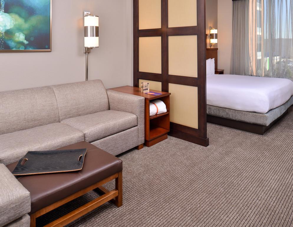 Hyatt Place Garden City Bagian luar foto