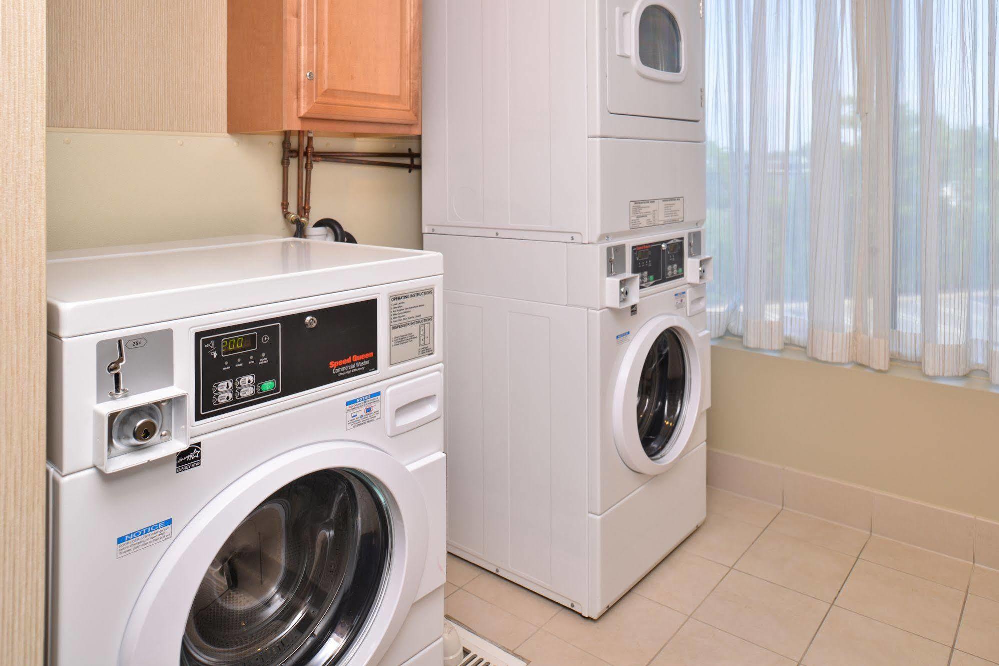 Hyatt Place Garden City Bagian luar foto